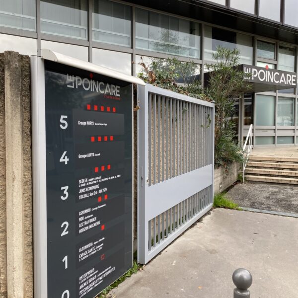 FaceB Panneau directionnel signalétique