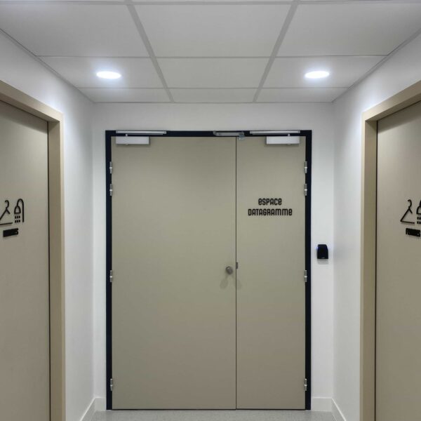 FaceB Porte Signalétique