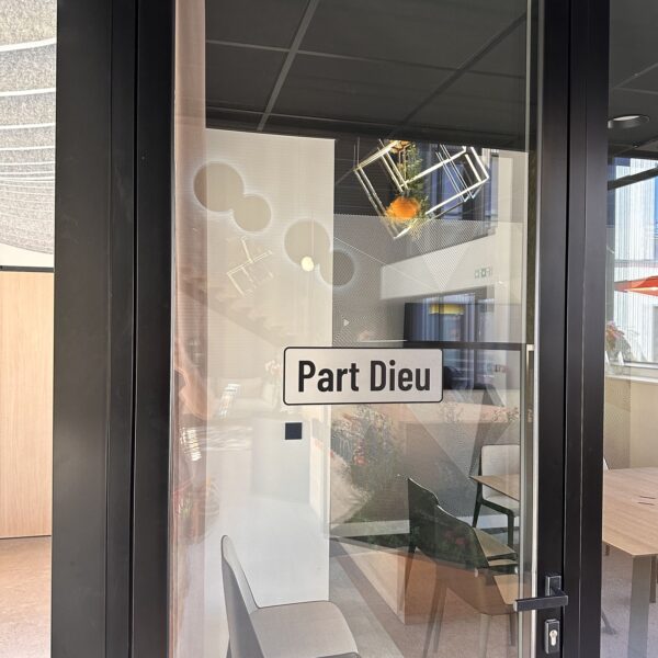 FaceB Porte Signalétique