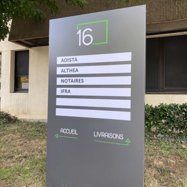 FaceB Totem Signalétique