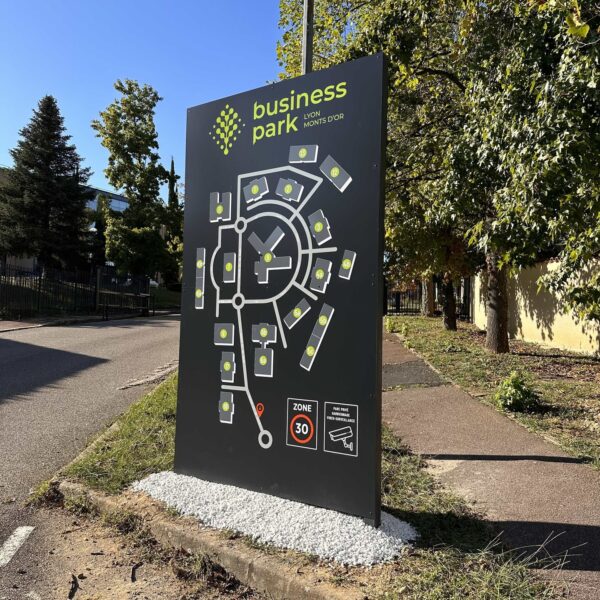 FaceB Totem Signalétique