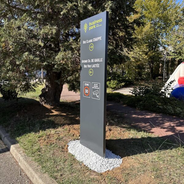 FaceB Totem Signalétique