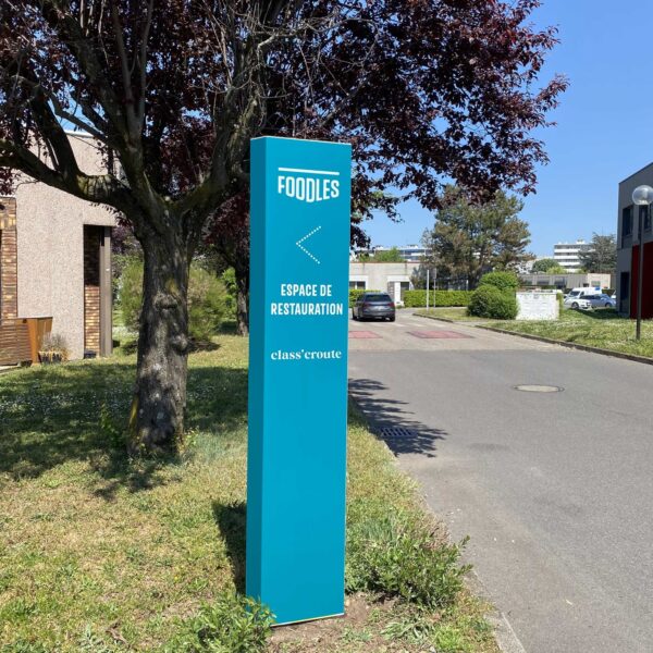 FaceB Totem Signalétique