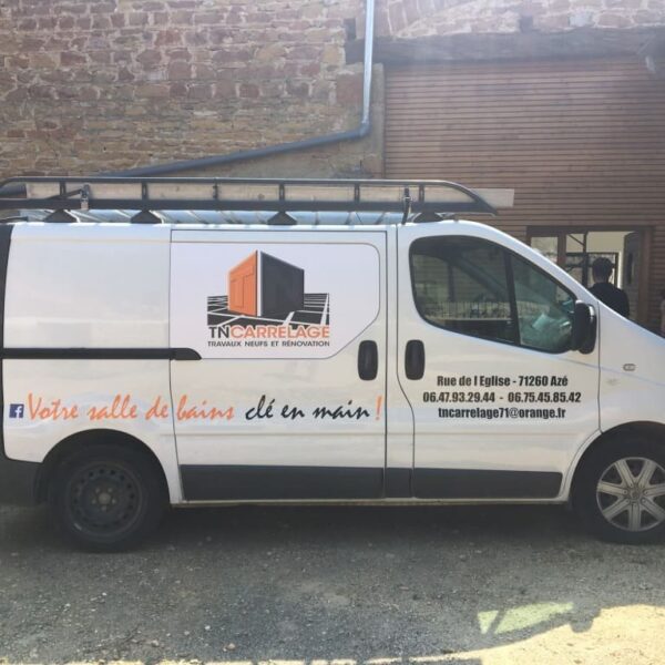 FaceB véhicule signalétique